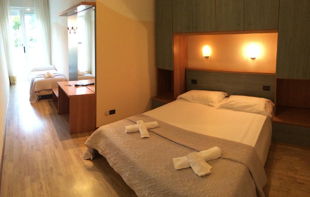 Hotel Stella D'Oro 리도 디 예솔로 객실 사진